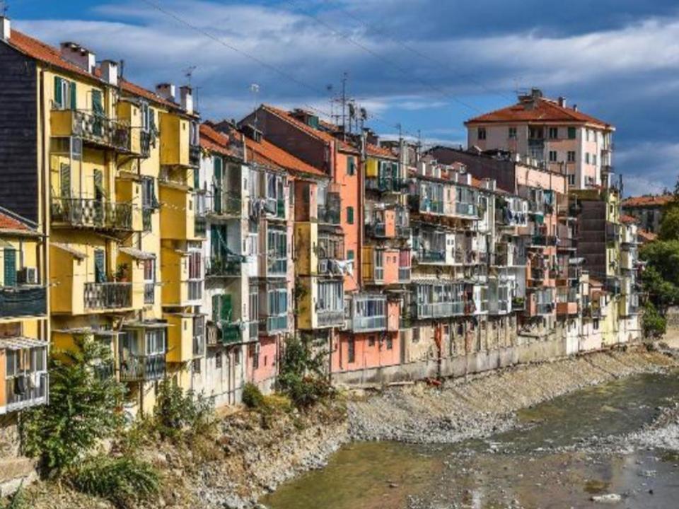A Casa Di Pizz - Bilocale Con Parcheggio Privato Apartment Savona Bagian luar foto