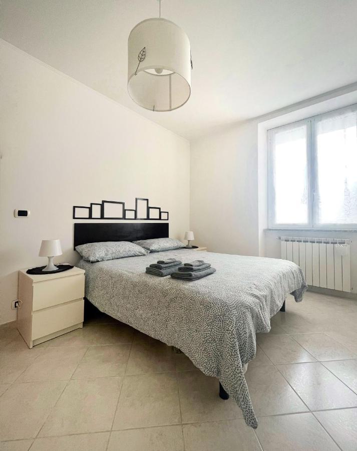 A Casa Di Pizz - Bilocale Con Parcheggio Privato Apartment Savona Bagian luar foto