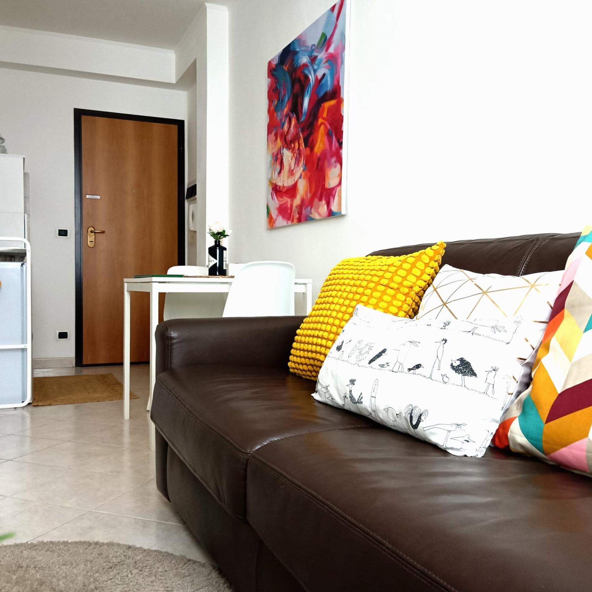 A Casa Di Pizz - Bilocale Con Parcheggio Privato Apartment Savona Bagian luar foto